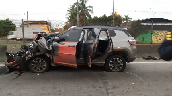Carro em que suspeitos viajavam na Dutra
