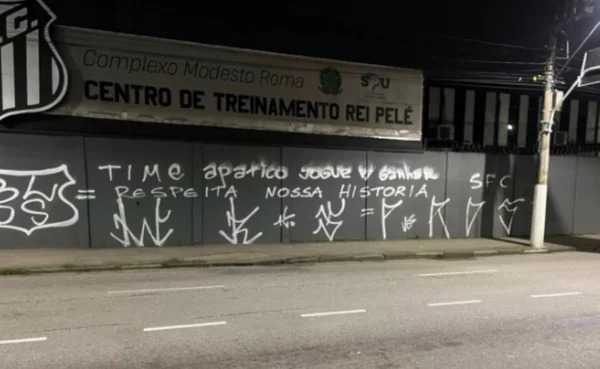 Imagem colorida do CT do Santos após derrota para o Palmeirs na Copa do Brasil- Metrópoles