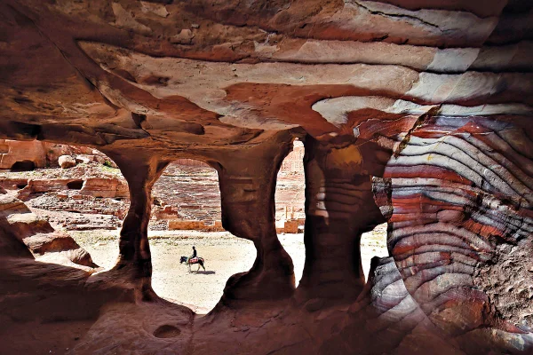 Foto de caverna na Jordania. Metrópoles