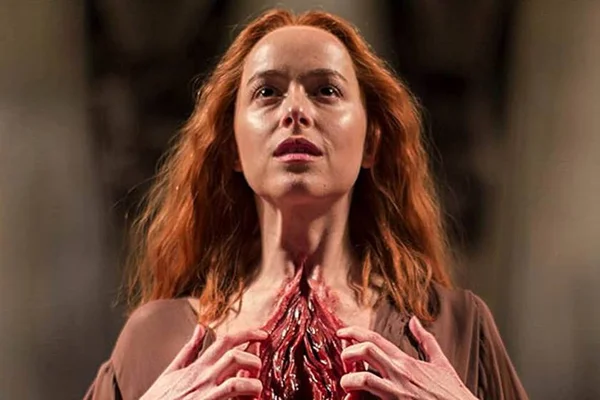 Crítica: Suspiria surpreende, mas não supera a obra-prima de Argento