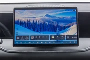 Central multimídia de 12,8 polegadas com o novo Google Automotive Services, que amplia a conectividade e proporciona uma experiência mais intuitiva Central multimídia de 12,8 polegadas com o novo Google Automotive Services, que amplia a conectividade e proporciona uma experiência mais intuitiva