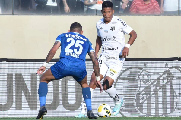 Ângelo e jogador do Avaí