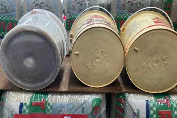 Produtos danificados pelas enchentes/Metrópoles