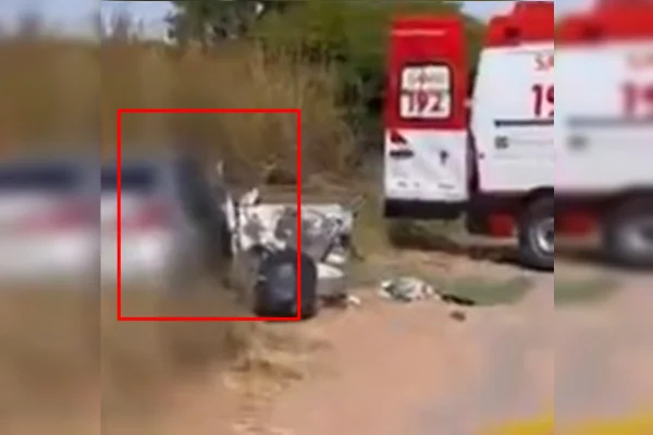 Casal morre após grave acidente na BR-020; carros bateram de frente