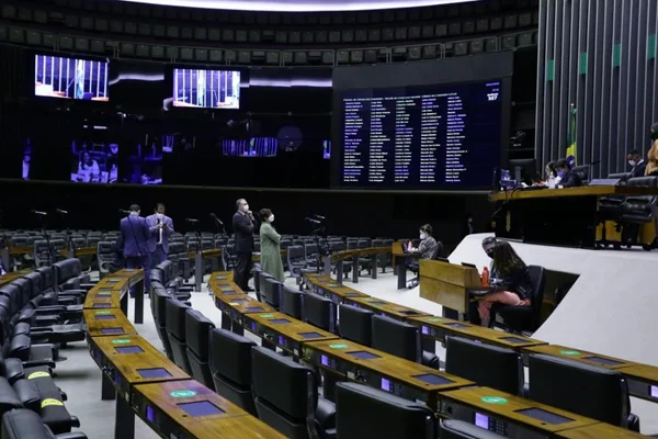 Mesa Diretora da Câmara antecipa reunião para debater caso PSL e eleições