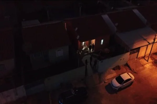 Integrante do PCC é preso escondido em residência no Entorno do DF