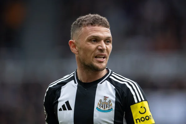 Foto colorida de Trippier, lateral do Newcastle - Metrópoles