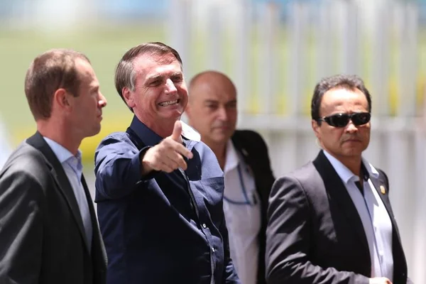 Bolsonaro deixou fãs esperando 38 minutos para responder TV Globo