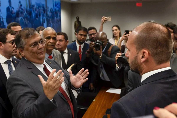 Flávio Dino com Eduardo Bolsonaro