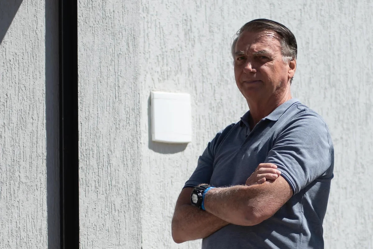 Moraes autoriza barbeiro a entrar na casa de Bolsonaro
