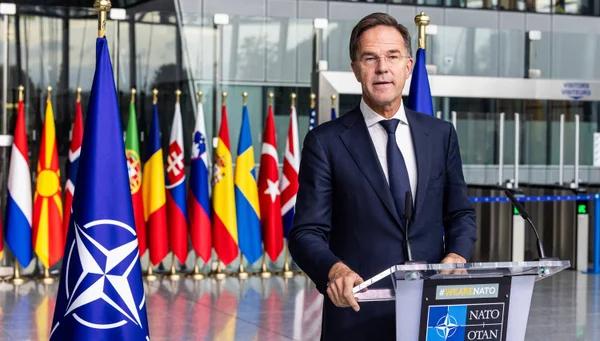 Imagem colorida mostra chefe da Otan - Metrópoles