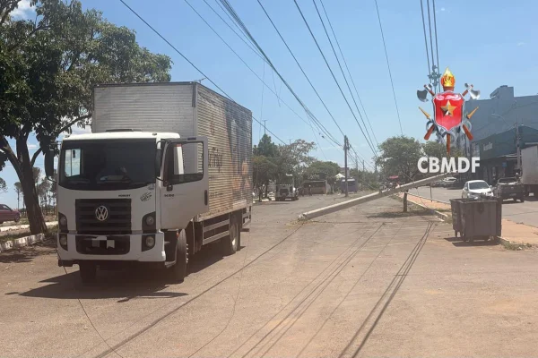 Caminhão em estacionamento