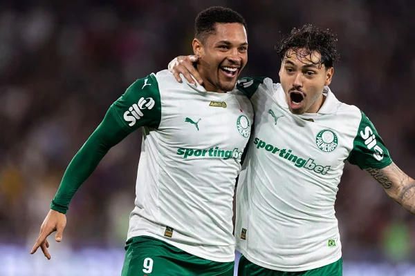 De virada, Palmeiras vence o Fluminense e sobe para 3º no Brasileirão
