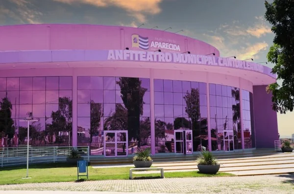 Em Aparecida (GO), Movimento Rosa conscientiza sobre autoexame