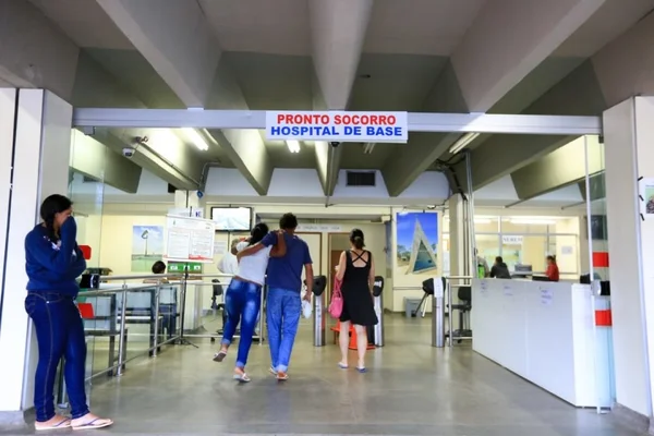 Hospital de Base do DF está sem marcapasso e pacientes sofrem à espera de cirurgia