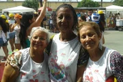 Celia ao lado da irmã Cilene e sua amiga Marlene Celia ao lado da irmã Cilene e sua amiga Marlene