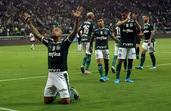 Choque Rei: mais objetivo, Palmeiras vence o São Paulo por 3 x 0
