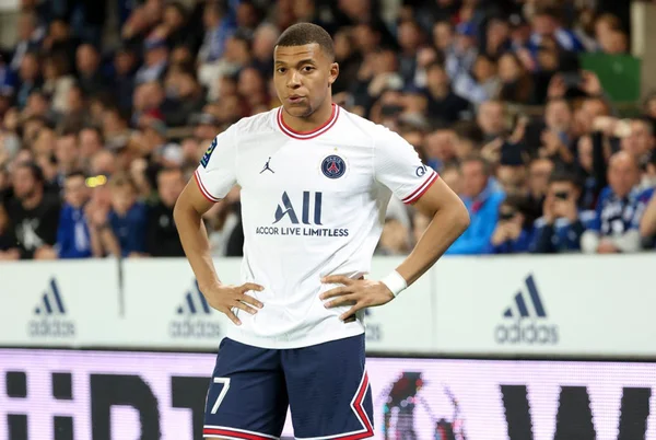 Mbappé recebe proposta de carta branca