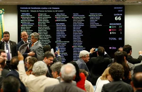 Veja como cada deputado da CCJ votou sobre a denúncia contra Temer