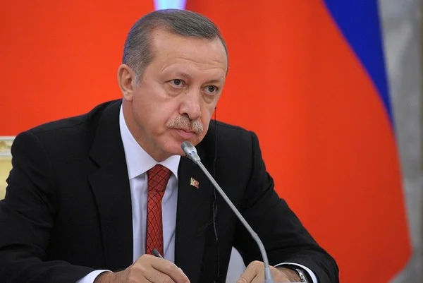 Erdogan diz que golpe fracassou e que continua no comando da Turquia