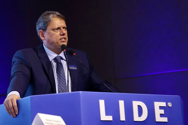 Tarcísio estuda adotar vestibular seriado para USP, Unesp e Unicamp