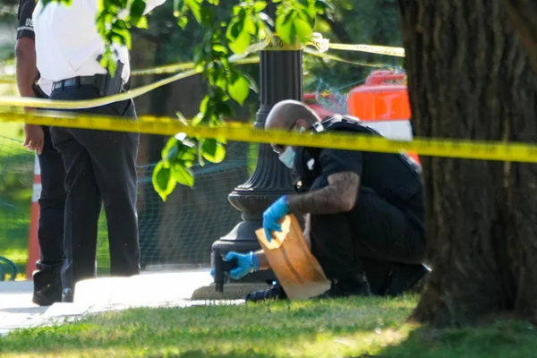Um tiroteio em Washington D.C., levou agentes do Serviço Secreto dos Estados Unidos a colocarem a Casa Branca em estado de alerta metropoles