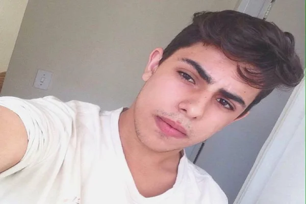 Jovem de 19 anos morre ao tentar fazer selfie inusitada