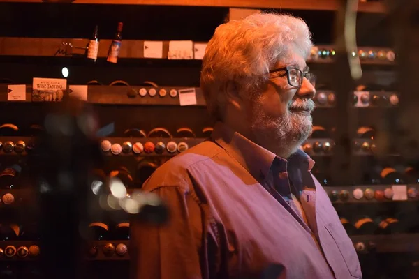 É preciso entender de vinho para beber? Não, mas melhora a experiência