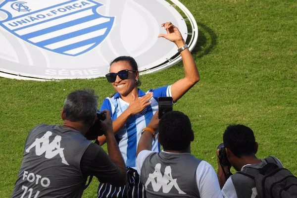 Rei Pelé e Rainha Marta: mudança em nome de estádio causa polêmica