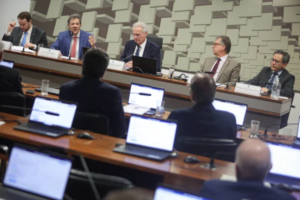 Master: comissão do Senado quer ouvir Vorcaro, PF, BC e ex-presidente do BRB
