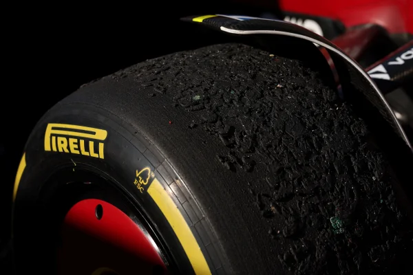 GP do Catar terá limite de 25 voltas por pneu na F1; entenda 1 Pneu de F1 desgastado apos corrida