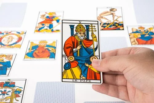 2021: Descubra como será o Ano do Papa no Tarô