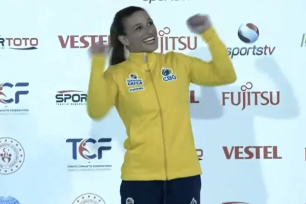 Foto colorida da medalhista olímpica Jade Barbosa - Metrópoles