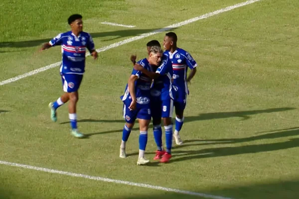 Jogadores do Maranhão comemoram um dos gols da goleada em cima da Tuna Luso na Série D