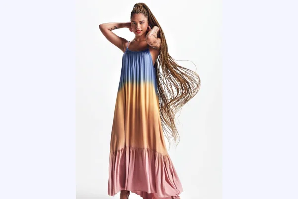 Campanha da TIG com vestido colorido
