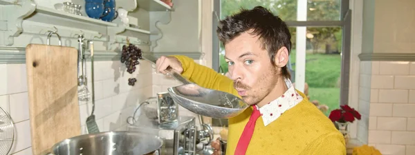 SP tem show de Harry Styles, reencontro de Xande e Grupo Revelação, peças de teatro, festivais gastronômicos e transmissão da final da Copa - Metrópoles