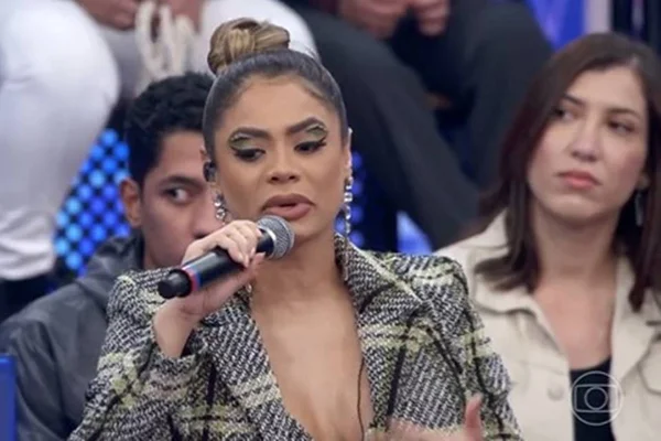 Lexa chora ao lembrar importunação sexual de Guimê; veja o vídeo