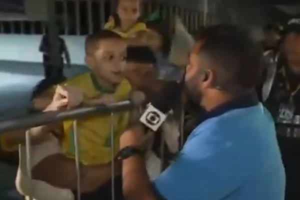 Vídeo: criança choca repórter com comentário sobre Neymar