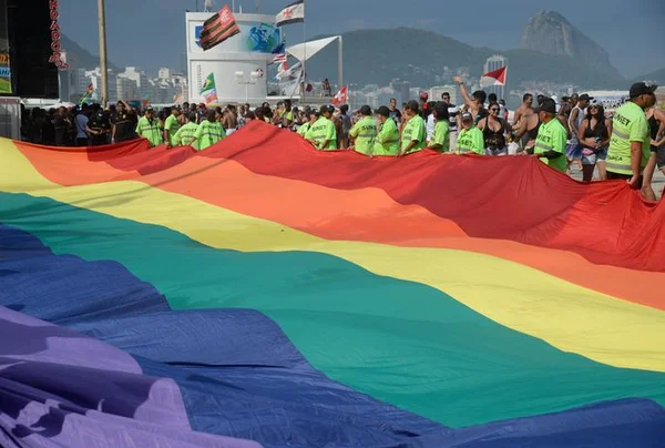 Câmara aprova projeto de lei que proíbe crianças na Parada Gay, em João Pessoa