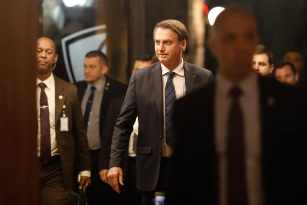 Em Israel, Bolsonaro relembra Ustra e diz que nazismo era de esquerda