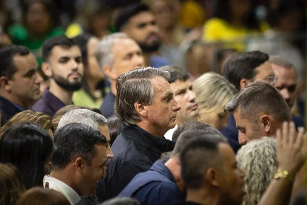 No DF, Bolsonaro vai a ato religioso com Michelle; Kelmon é aplaudido