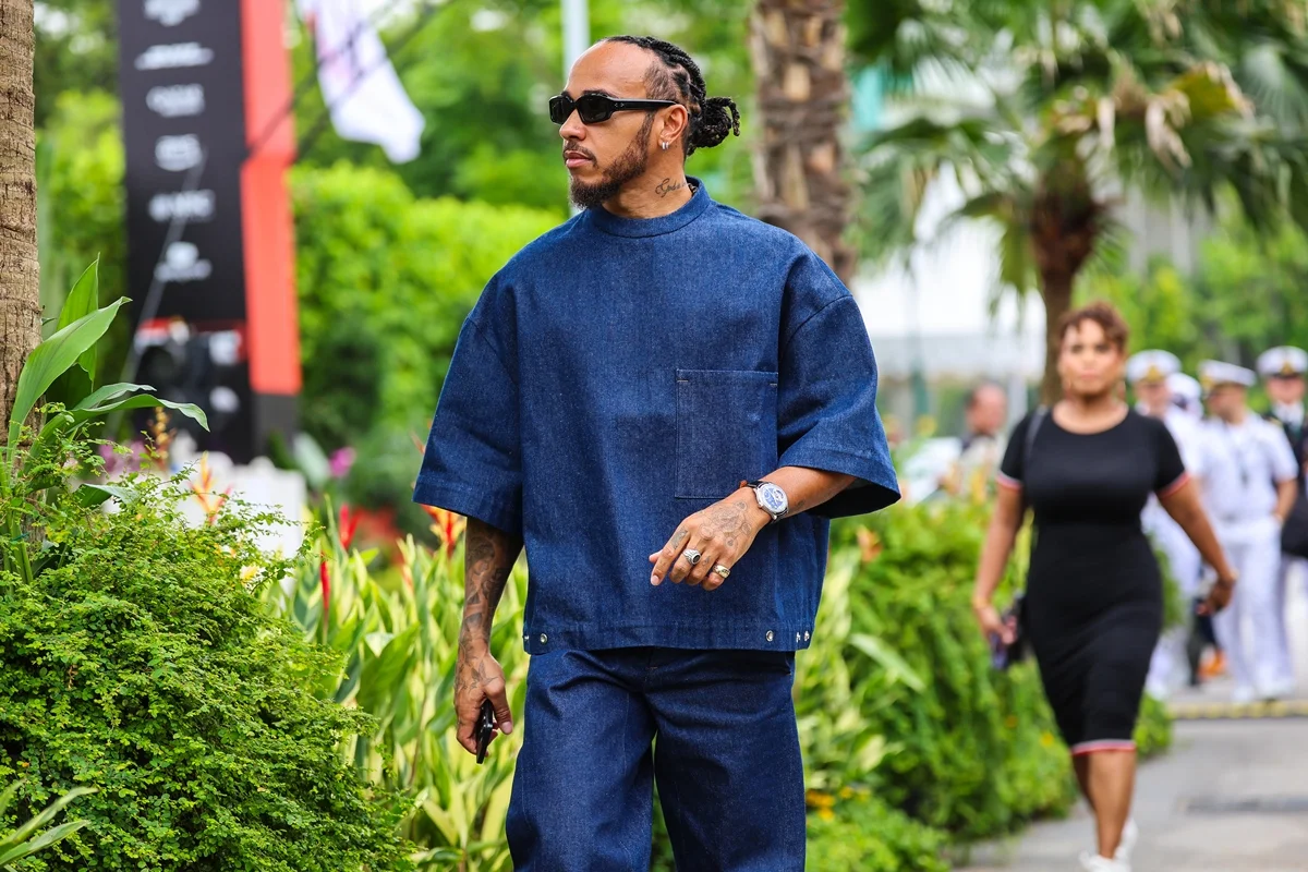 Lewis aposta em modelagens oversized Lewis aposta em modelagens oversized