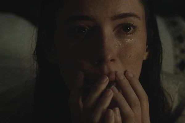 Crítica: A Casa Sombria é um bom e intrigante filme de terror psicológico