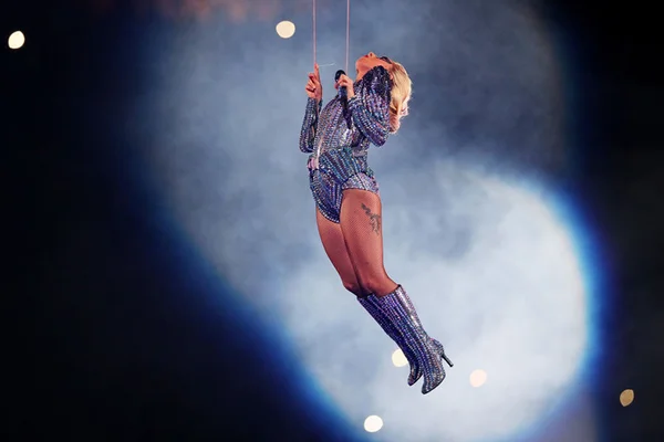 Neflix lança documentário sobre a vida e carreira de Lady Gaga