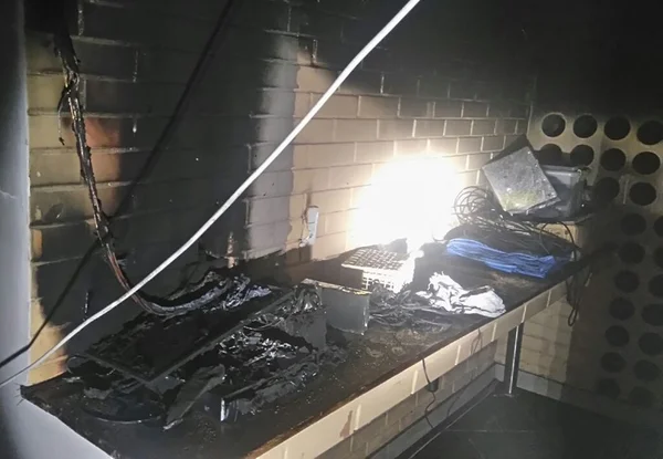 Raio causa incêndio em casa na QL 16 do Lago Sul. Veja vídeo