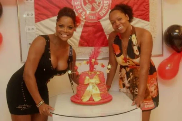 Adriana Bombom e Andréa, sua irmã gêmea - Metrópoles