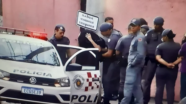 Pai de estudante esfaqueado em escola sobre aluno agressor: “Doente”