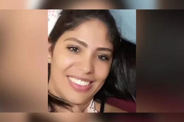 Mulher se nega a beijar jovem e é morta na frente do filho de 8 anos