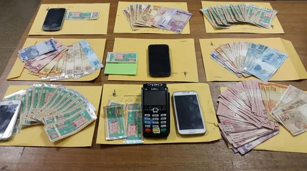 Presa quadrilha que vendia ingressos falsos para festa do Iate Clube