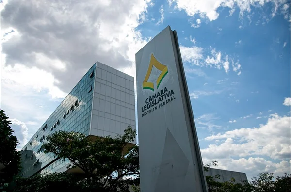 Carreira de Assistência à Educação: CLDF aprova PLs de reestruturação